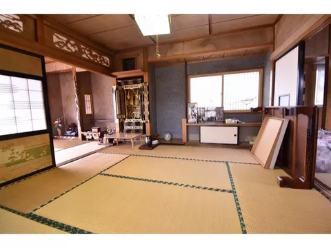 ■ 2-story, 6DK used house!■ Parking for 2 cars!■ 15 minutes on foot to Hachirogata Station