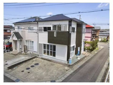 [Open house held] [Renovated] Western-style house with parking for 2 standard cars and 1 light vehicle in parallel