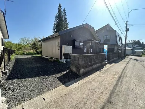 [Open House] Interior and exterior renovations completed / Single-story / Wooden deck / Garden space available /