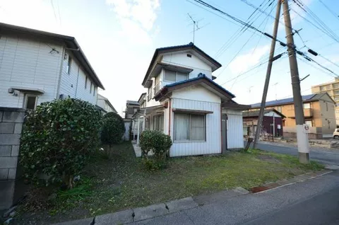 Takanabe City Narushima Town (Takanabe Station) 2-story 4DK