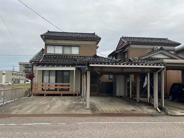 Takaoka City Kamizukushi (Shin-Takaoka Station) 2-story 7DK