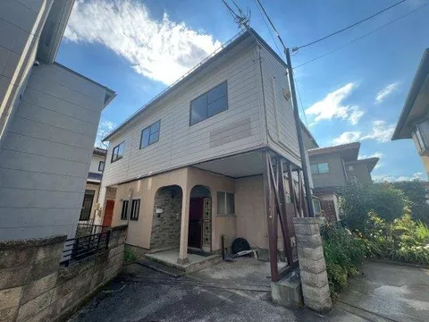 Bay windows, storage, and closets are abundant! A comfortable 4LDK house harmonizing Japanese and Western styles♪