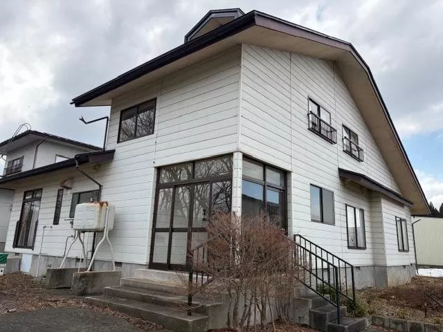 The road in front is equipped with snow melting! You can park more than 3 cars♪