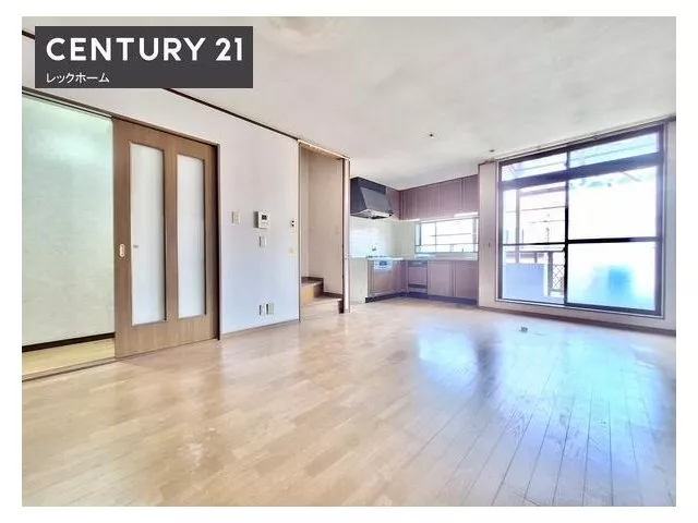 ■Sturdy steel frame 3-story building■Total floor area 107.46㎡・4LDK■Parking available for 1 car