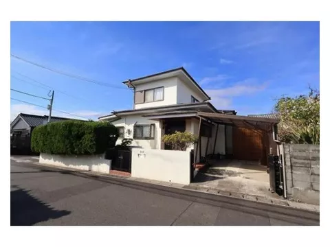 8 minutes on foot from Miyazaki Kōtsū "Komakidai Bus Stop"