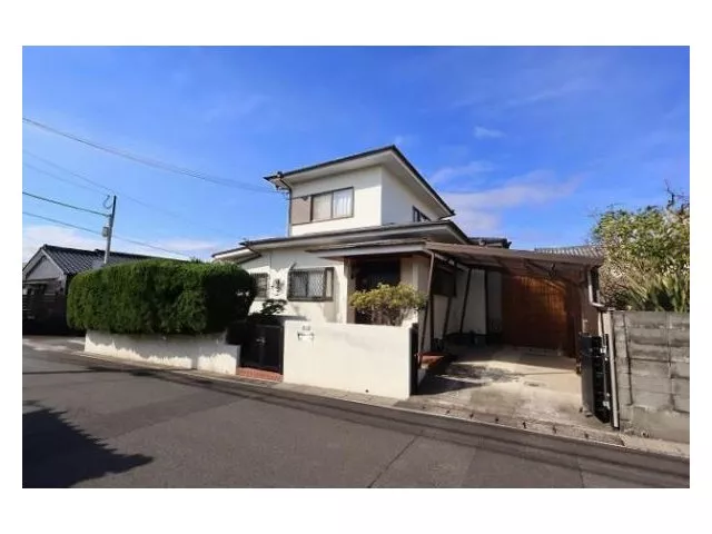 8 minutes on foot from Miyazaki Kōtsū "Komakidai Bus Stop"