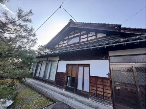 A splendid old folk house with a Japanese garden
