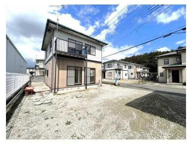 [Open House] [Renovation completed, available for viewing] Parking for 4 or more cars in tandem.