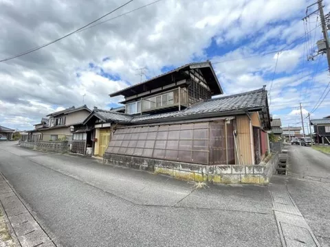Spacious 8DK living♪1 garage + parking for 3 cars available in the open air♪