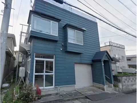 <Tomita 2-chome> 1.9 km to Aomori Station West Exit, two-family house with garage