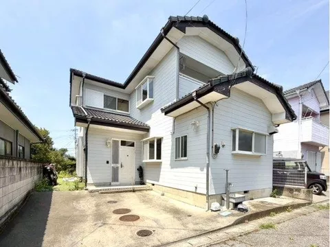 A house available for around 30,000 yen per month, spacious garden, a safe living environment for shopping, excellent storage capacity. - Image 3