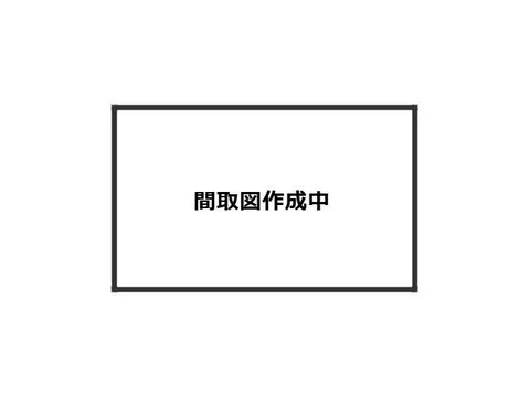 ・Parking for 4 cars available ・Sunny south-facing garden ・The building is older, but in good condition
