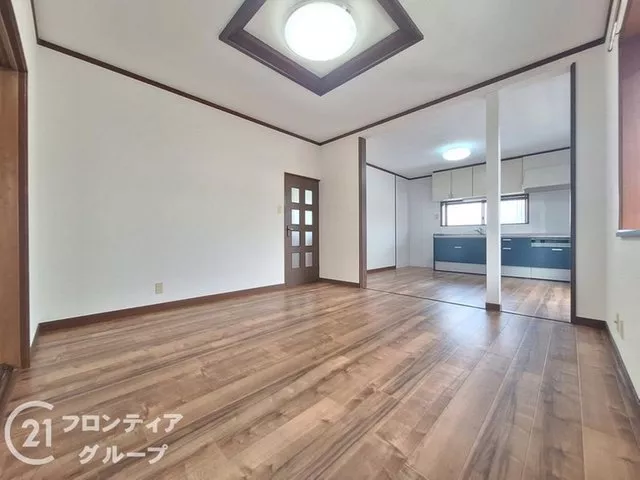 [Renovated in June of the 8th year of Reiwa + Immediate viewing available] South-facing ■ Parking space with carport available