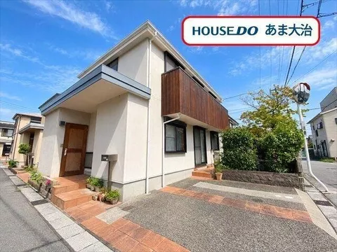 Approximately 6 minutes on foot from the bus stop. A bright house with all rooms facing south, 4LDK◎good sunlight and open feel.