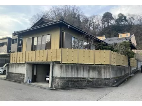 [Southeast corner lot, traditional Japanese-style single-story house] Recommended for couples living together