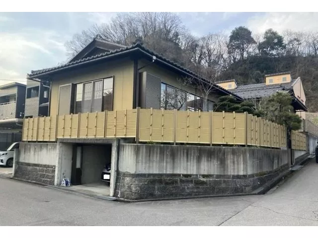 [Southeast corner lot, traditional Japanese-style single-story house] Recommended for couples living together