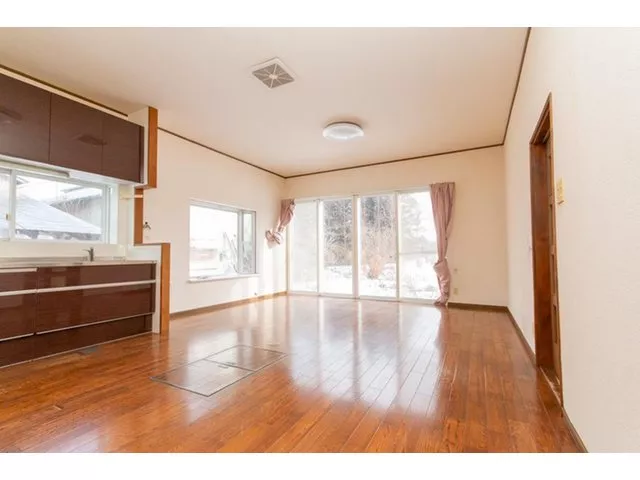 Ideal for two-family living ◎ Spacious 230㎡, 8LDK residence