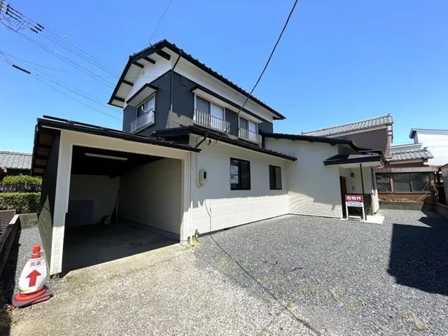 [Fully Renovated Property] A luxurious 4LDK with completely renewed interior, exterior, and roof! Parking for 3 cars available.