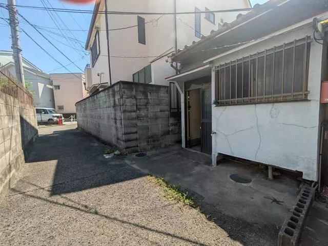 Sakai City, Sakai Ward, Enomoto-cho 5-chome (Mikuni-Kyuka Station) Single-story building 2K