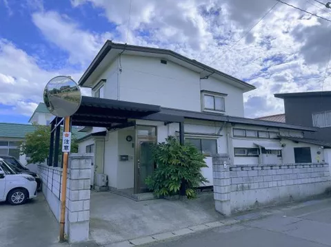 Hirosaki-shi, Hirosaki-shi Oaza Hamanomachi Higashi 1-chome (Hirosaki Sta.) 2F 6DK

6,500,000 yen