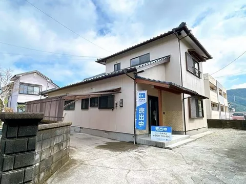 [Open House Held] [Interior and Exterior Renovation Completed] Parking space for 3 cars, 4LDK