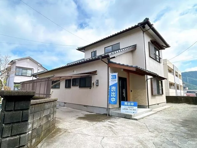 [Open House Held] [Interior and Exterior Renovation Completed] Parking space for 3 cars, 4LDK