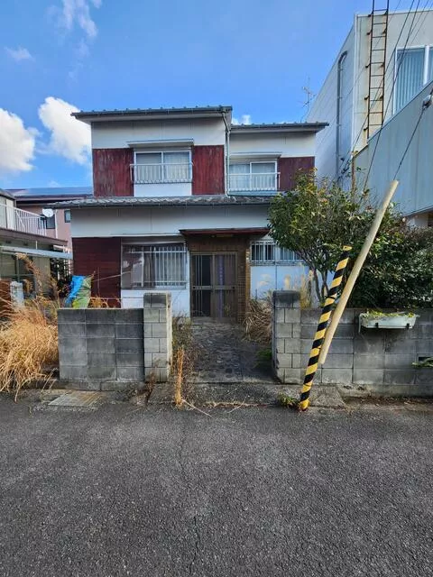 2F 4DK in Takaoka-cho, Matsuyama-city (Yodo-eki)

3.9 million yen