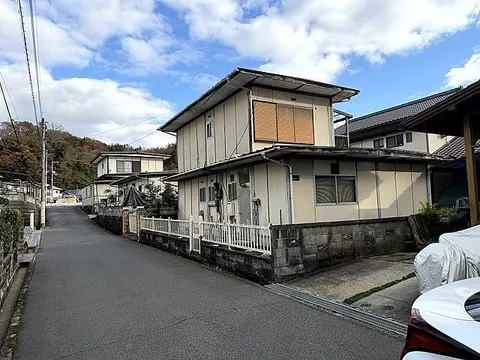 Used single-family home in Mihara City, Kozaka Town, existing house
