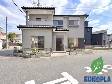 Full interior and exterior renovation ☆ City gas property ■ Northwest corner lot ■ All rooms facing southwest ■ Parking for 2 cars available
