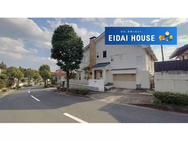 Good sunlight exposure! Three balconies! Spacious attic storage included!