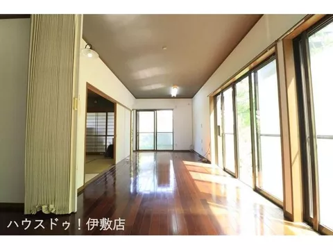With garage × spacious and roomy LDK, 8-minute walk to Kusumuta Elementary School