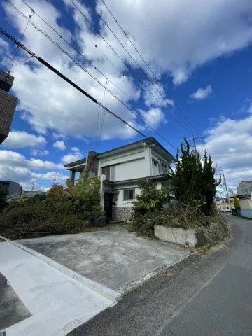 Shikokuchuo-shi, Tsumatori-cho (Kawanoe Sta.) 2F 3LDK

3,000,000 yen