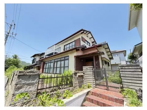 ◆Spacious 5DK◆Abundant storage◆Good sunlight◆Within a 10-minute walk to elementary and junior high schools◆Quiet residential area◆