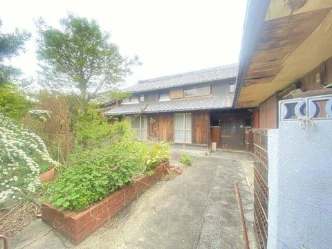 Tokoname City, Kariya-cho 3-chome (Tokoname Station) 2-story building 14DK