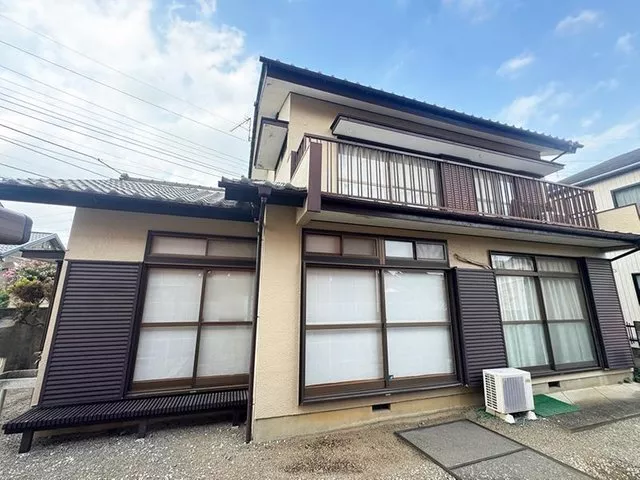 ◇Renovation history available◇Quiet residential area, northwest corner lot◇Carport available, parking for 2 cars