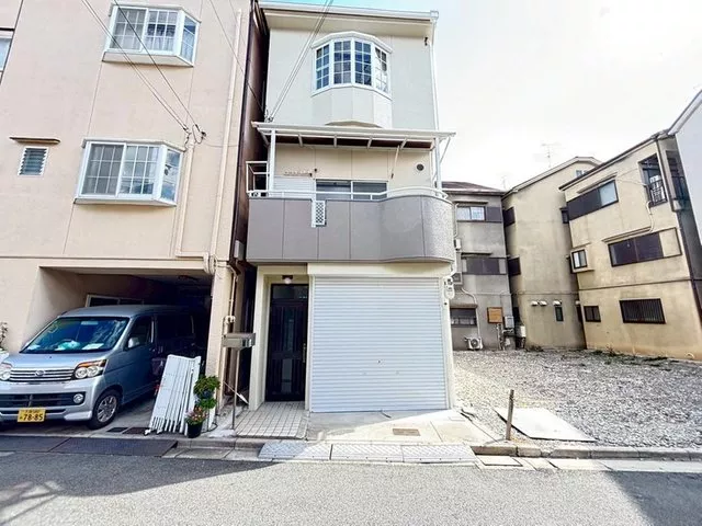 【Exterior painting completed】 Spacious garage with shutter♪ Suitable for office, storage, or investment property◎
