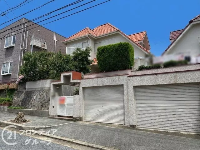 5 minutes walk to Higashi Shirakawa-dai bus stop + immediate viewing available! South-facing / spacious 17.73 tatami LDK!