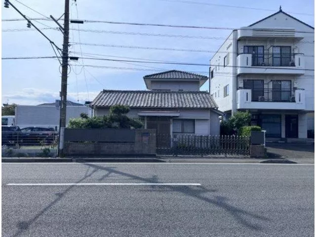 A retro and charming house, a property I would recommend for those who want to renovate freely