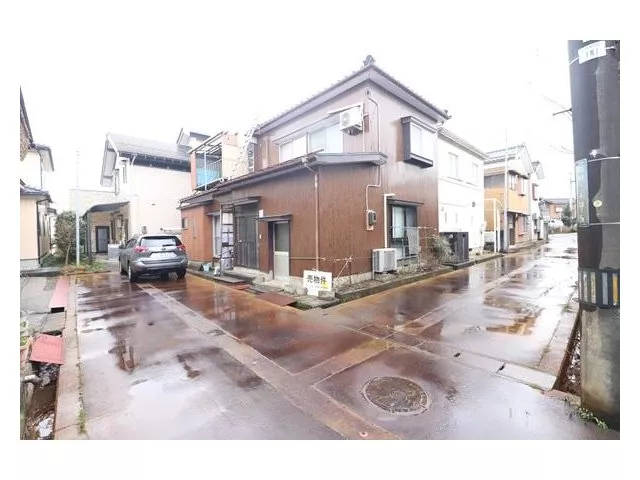 Shimada 2 (Kita-Sanjo Station) 2.3 million yen