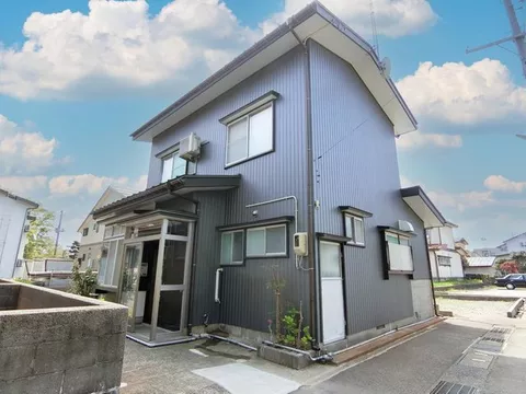 ◆ A low-priced detached house has come up in Nishijo Town 4-chome ◆ History of exterior wall, unit bath, and toilet renovations