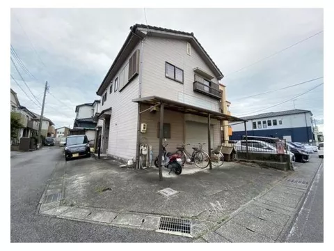 ◆ 5LDKK ◆ Suitable for two families ◆ About 10 minutes on foot to elementary school ◆ About 6 minutes on foot to bus stop ◆