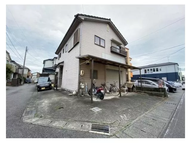 ◆ 5LDKK ◆ Suitable for two families ◆ About 10 minutes on foot to elementary school ◆ About 6 minutes on foot to bus stop ◆