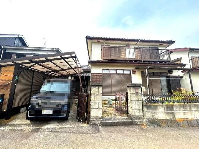 An open kitchen where you can cook while chatting with your family.