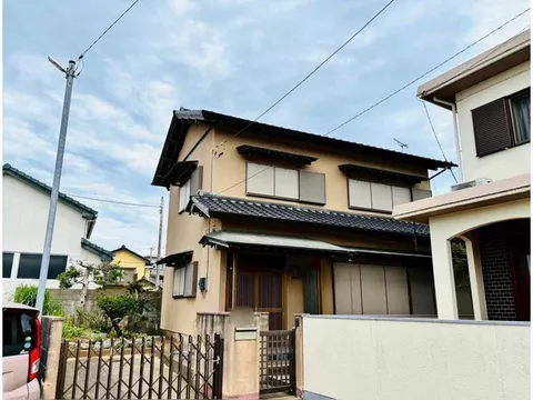 A retro Showa-era home with warmth remains! Close to the station!