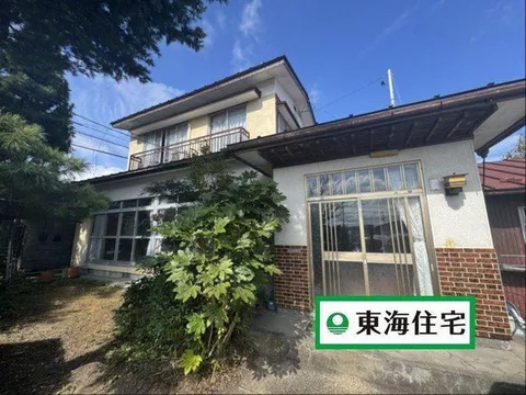 Live freely on a spacious lot. A 7DK detached house recommended for family gardens and multi-generational living.