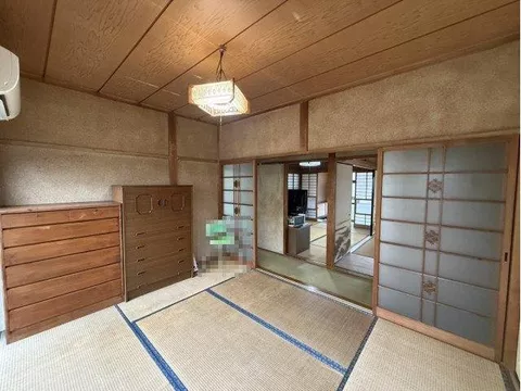 ◆ Land over 300 tsubo ◆ Partially floored ◆ Hot water supply ◆ Window in the kitchen ◆ Connected Japanese-style room - Image 3