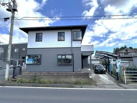 [Open House] A 4LDK house built by Panahome. Exterior wall and roof painting, water facilities replacement planned.