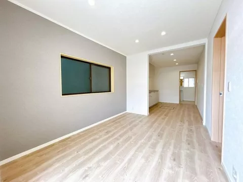 【Viewing event held】Interior and exterior renovated / Parking for 2 cars in parallel available / About 500m to National Route 1 - Image 1