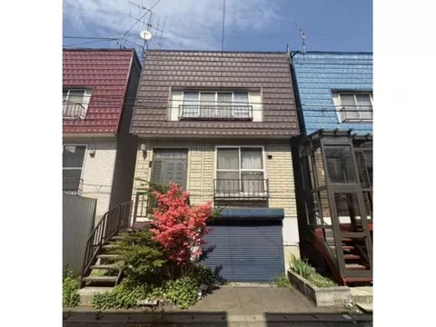【12-minute walk from Sumikawa Station】 3LDK house with integrated garage