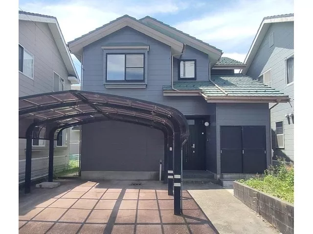 / Renovation completed in May 2023 / Spacious 16-tatami mat LDK house with parking for 2 cars!